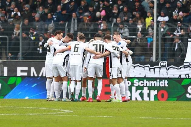 15 02 2025, xrekx, Soccer 2 Bundesliga, SV Elversberg SpVgg Greuther Fuerth v l Teamkreis Elversberg DFL DFB REGULATIONS PROHIBIT ANY USE OF PHOTOGRAPHS as IMAGE SEQUENCES and or QUASI VIDEO Elversberg