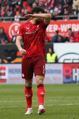 15 02 2025, xmohx, Soccer 2 Bundesliga, 1 FC Kaiserslautern Hannover 96 v l Maximilian Bauer 1 FC Kaiserslautern DFL DFB REGULATIONS PROHIBIT ANY USE OF PHOTOGRAPHS as IMAGE SEQUENCES and or QUASI VIDEO Kaiserslautern