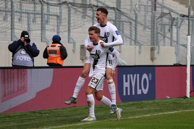 15 02 2025, Soccer, Men, 2 Bundesliga, Season 2024 2025, SV 07 Elversberg SpVgg Greuther Fürth, Goal celebration to 2 0, Goalscorer Carlo Sickinger SV 07 Elversberg Elversberg Ursapharm Arena an der Kaiserlinde Saarland Germany EN Copyright: xSebastianxBachx
