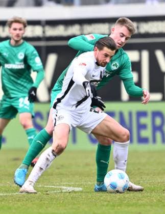 14 02 2025 Soccer season 2024 2025 2 Soccer Bundesliga 22 Matchday SV Elversberg SpVgg Greuther Fürth Kleeblatt Sportfoto Zink xwoxzix DFL regulations prohibit any use of photographs as image sequences and or quasi video only for editorial use Lukas Petkov 25, SV Elversberg before Gian Luca Gian Luca Itter 27, SpVgg Greuther Fürth