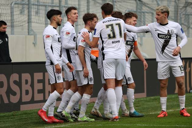 15 02 2025, Soccer, Men, 2 Bundesliga, Season 2024 2025, SV 07 Elversberg SpVgg Greuther Fürth, Goal celebration to 2 0, Goalscorer Carlo Sickinger SV 07 Elversberg Elversberg Ursapharm Arena an der Kaiserlinde Saarland Germany EN Copyright: xSebastianxBachx
