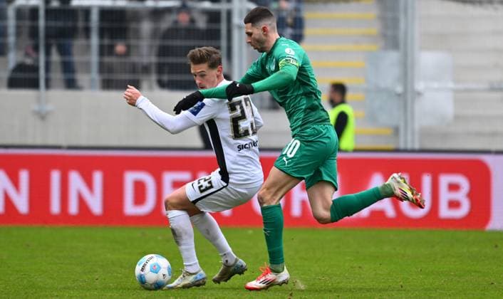 14 02 2025 Soccer season 2024 2025 2 Soccer Bundesliga 22 Matchday SV Elversberg SpVgg Greuther Fürth Kleeblatt Sportfoto Zink xwoxzix DFL regulations prohibit any use of photographs as image sequences and or quasi video only for editorial use Carlo Sickinger 23, SV Elversberg Branimir Hrgota 10, SpVgg Greuther Fürth