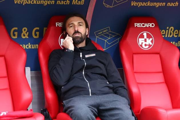 15 02 2025, xmohx, Soccer 2 Bundesliga, 1 FC Kaiserslautern Hannover 96 v l Manager Thomas Hengen 1 FC Kaiserslautern DFL DFB REGULATIONS PROHIBIT ANY USE OF PHOTOGRAPHS as IMAGE SEQUENCES and or QUASI VIDEO Kaiserslautern