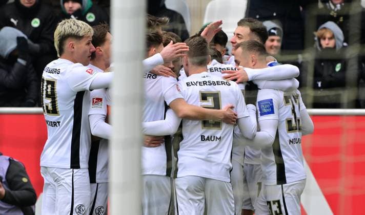 15 02 2025 Soccer season 2024 2025 2 Soccer Bundesliga 22 Matchday SV Elversberg SpVgg Greuther Fürth Kleeblatt Sportfoto Zink MeZi xmexzix DFL regulations prohibit any use of photographs as image sequences and or quasi video only for editorial use Torjubel Jubel nach Treffer Torschuß zum 1 0 durch Fisnik Asllani 10, SV Elversberg