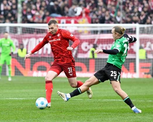 Football 2 Bundesliga Season 2024 25 1 FC Kaiserslautern 15 02 2025 Fritz Walter Stadion 1 FC Kaiserslautern fck Hannover 96 h Luca SIRCH 1 FC Kaiserslautern , li Lars GINDORF Hannover 96 1 FC Kaiserslautern