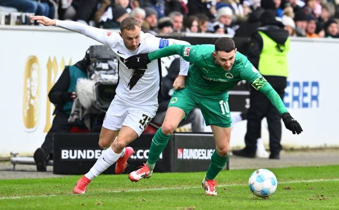14 02 2025 Soccer season 2024 2025 2 Soccer Bundesliga 22 Matchday SV Elversberg SpVgg Greuther Fürth Kleeblatt Sportfoto Zink xwoxzix DFL regulations prohibit any use of photographs as image sequences and or quasi video only for editorial use Maurice Neubauer 33, SV Elversberg Branimir Hrgota 10, SpVgg Greuther Fürth