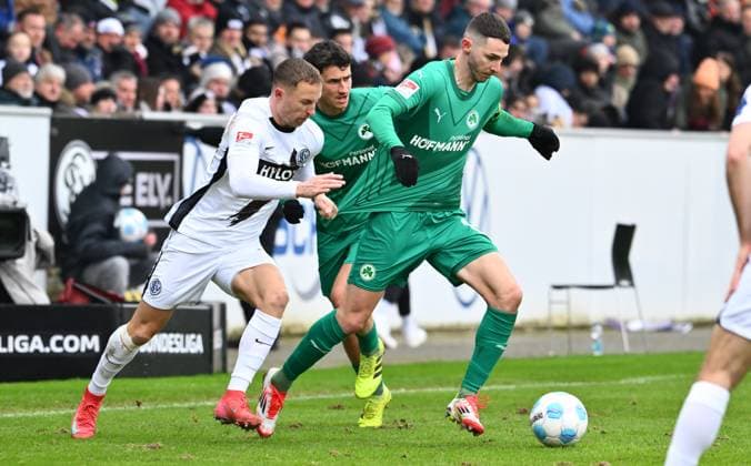 14 02 2025 Soccer season 2024 2025 2 Soccer Bundesliga 22 Matchday SV Elversberg SpVgg Greuther Fürth Kleeblatt Sportfoto Zink xwoxzix DFL regulations prohibit any use of photographs as image sequences and or quasi video only for editorial use Maurice Neubauer 33, SV Elversberg Branimir Hrgota 10, SpVgg Greuther Fürth