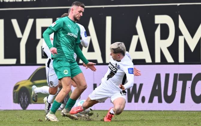 14 02 2025 Soccer season 2024 2025 2 Soccer Bundesliga 22 Matchday SV Elversberg SpVgg Greuther Fürth Kleeblatt Sportfoto Zink xwoxzix DFL regulations prohibit any use of photographs as image sequences and or quasi video only for editorial use Dennis Srbeny 7, SpVgg Greuther Fürth Lukas Pinckert 19, SV Elversberg