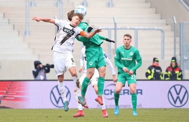 15 02 2025, Football, Men, 2 Bundesliga, Season 2024 2025, SV 07 Elversberg SpVgg Greuther Fürth, Robin Fellhauer SV 07 Elversberg Marco John SpVgg Greuther Fürth Elversberg Ursapharm Arena an der Kaiserlinde Saarland Germany EN Copyright: xSebastianxBachx