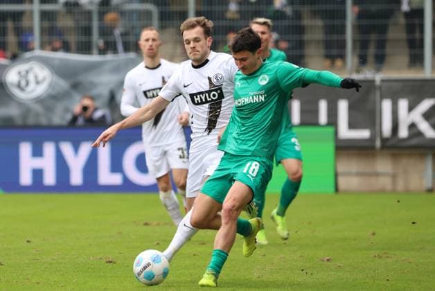 15 02 2025, Football, Men, 2 Bundesliga, Season 2024 2025, SV 07 Elversberg SpVgg Greuther Fürth, Tom Zimmerschied SV 07 Elversberg , Marco Meyerhöfer SpVgg Greuther Fürth Elversberg Ursapharm Arena an der Kaiserlinde Saarland Germany EN Copyright: xSebastianxBachx