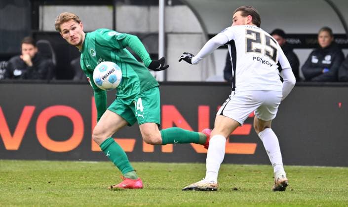 14 02 2025 Soccer season 2024 2025 2 Soccer Bundesliga 22 Matchday SV Elversberg SpVgg Greuther Fürth Kleeblatt Sportfoto Zink xwoxzix DFL regulations prohibit any use of photographs as image sequences and or quasi video only for editorial use Marco John 24, SpVgg Greuther Fürth Lukas Petkov 25, SV Elversberg