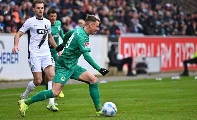 14 02 2025 Soccer Season 2024 2025 2 Soccer Bundesliga 22 Matchday SV Elversberg SpVgg Greuther Fürth Kleeblatt Sportfoto Zink xwoxzix DFL regulations prohibit any use of photographs as image sequences and or quasi video only for editorial use Felix Klaus 30, SpVgg Greuther Fürth
