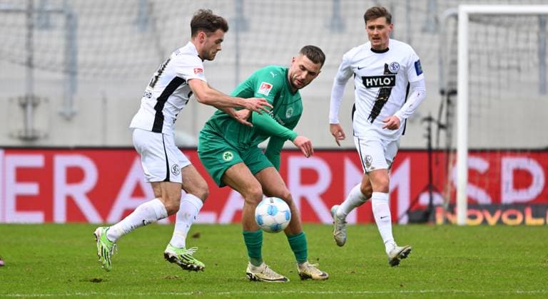 14 02 2025 Soccer season 2024 2025 2 Soccer Bundesliga 22 Matchday SV Elversberg SpVgg Greuther Fürth Kleeblatt Sportfoto Zink xwoxzix DFL regulations prohibit any use of photographs as image sequences and or quasi video only for editorial use Tom Zimmerschied 29, SV Elversberg Dennis Srbeny 7, SpVgg Greuther Fürth