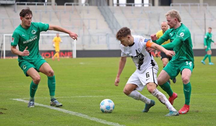 15 02 2025, Football, Men, 2 Bundesliga, Season 2024 2025, SV 07 Elversberg SpVgg Greuther Fürth, Reno Münz SpVgg Greuther Fürth Robin Fellhauer SV 07 Elversberg Jomaine Consbruch SpVgg Greuther Fürth Elversberg Ursapharm Arena an der Kaiserlinde Saarland Germany EN Copyright: xSebastianxBachx