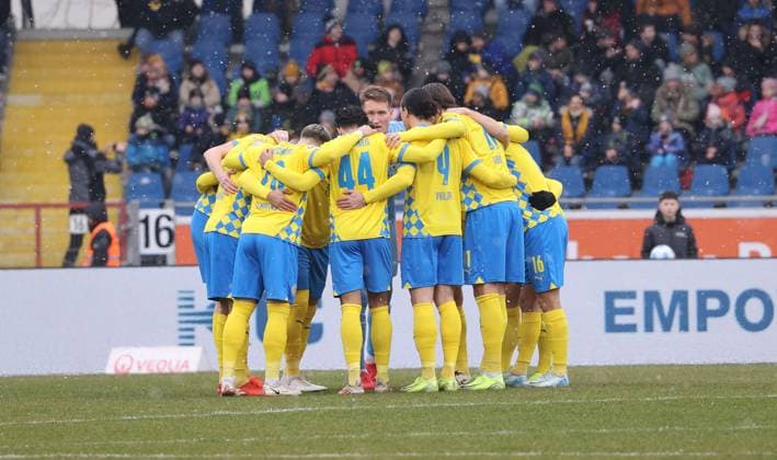 Eintracht BS vs SV Darmstadt 98 Braunschweig, 15 02 2025, Soccer, Season 24 25, 2 Bundesliga, 22 Matchday, Eintracht Braunschweig vs SV Darmstadt 98, Picture shows team circle at Eintracht Braunschweig