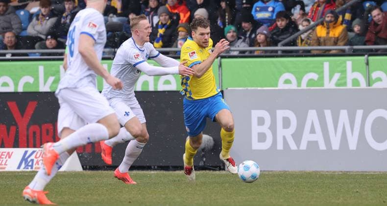 Eintracht BS vs SV Darmstadt 98 Braunschweig, 15 02 2025, Football, Season 24 25, 2 Bundesliga, 22 Matchday, Eintracht Braunschweig vs SV Darmstadt 98, Picture shows Kevin Ehlers BTSV, 21 Braunschweig