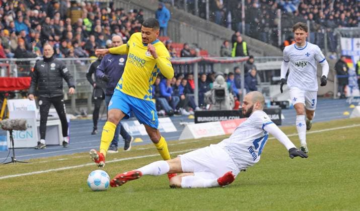 Eintracht BS vs SV Darmstadt 98 Braunschweig, 15 02 2025, Football, Season 24 25, 2 Bundesliga, 22 Matchday, Eintracht Braunschweig vs SV Darmstadt 98, Picture shows Mohamed Dräger BTSV, 2 Braunschweig