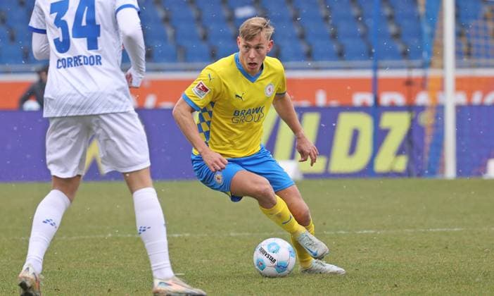 Eintracht BS vs SV Darmstadt 98 Braunschweig, 15 02 2025, Football, Season 24 25, 2 Bundesliga, 22 Matchday, Eintracht Braunschweig vs SV Darmstadt 98, Picture shows Julian Baars BTSV, 16 Braunschweig
