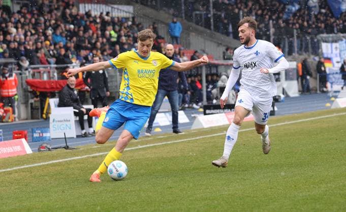 Eintracht BS vs SV Darmstadt 98 Braunschweig, 15 02 2025, Football, Season 24 25, 2 Bundesliga, 22 Matchday, Eintracht Braunschweig vs SV Darmstadt 98, Picture shows Robert Ivanov BTSV, 5 Braunschweig