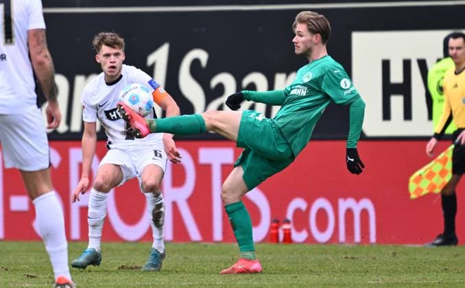 14 02 2025 Soccer season 2024 2025 2 Soccer Bundesliga 22 Matchday SV Elversberg SpVgg Greuther Fürth Kleeblatt Sportfoto Zink xwoxzix DFL regulations prohibit any use of photographs as image sequences and or quasi video only for editorial use Robin Fellhauer 6, SV Elversberg Marco John 24, SpVgg Greuther Fürth