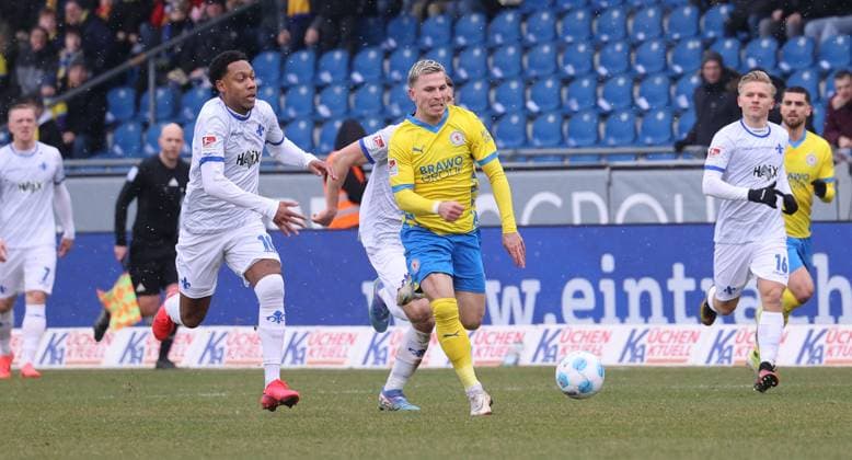 Eintracht BS vs SV Darmstadt 98 Braunschweig, 15 02 2025, Football, Season 24 25, 2 Bundesliga, 22 Matchday, Eintracht Braunschweig vs SV Darmstadt 98, Picture shows Lino Tempelmann BTSV, 20 Braunschweig