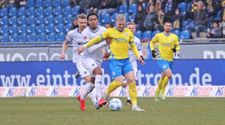 Eintracht BS vs SV Darmstadt 98 Braunschweig, 15 02 2025, Football, Season 24 25, 2 Bundesliga, 22 Matchday, Eintracht Braunschweig vs SV Darmstadt 98, Picture shows Lino Tempelmann BTSV, 20 Braunschweig