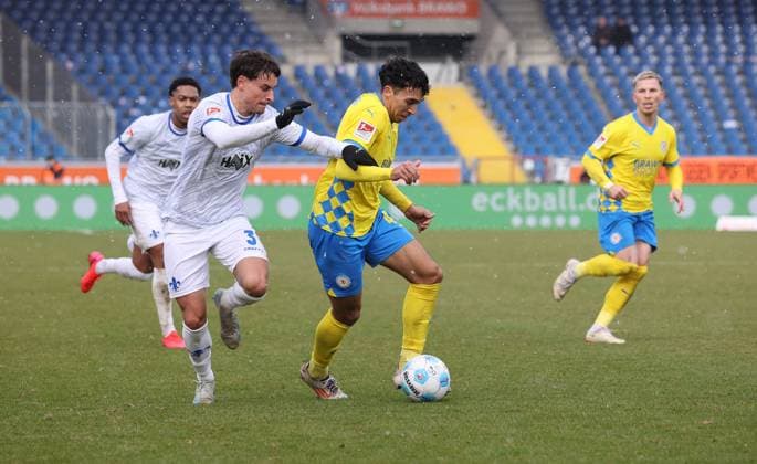 Eintracht BS vs SV Darmstadt 98 Braunschweig, 15 02 2025, Football, Season 24 25, 2 Bundesliga, 22 Matchday, Eintracht Braunschweig vs SV Darmstadt 98, Picture shows Johan Gomez BTSV, 44 Braunschweig