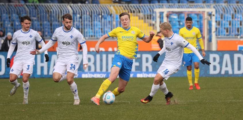 Eintracht BS vs SV Darmstadt 98 Braunschweig, 15 02 2025, Football, Season 24 25, 2 Bundesliga, 22 Matchday, Eintracht Braunschweig vs SV Darmstadt 98, Picture shows Robert Ivanov BTSV, 5 Braunschweig