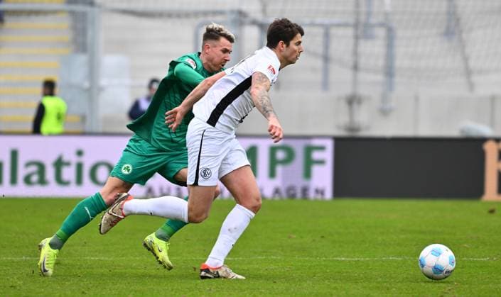 14 02 2025 Soccer Season 2024 2025 2 Soccer Bundesliga 22 Matchday SV Elversberg SpVgg Greuther Fürth Kleeblatt Sportfoto Zink xwoxzix DFL regulations prohibit any use of photographs as image sequences and or quasi video only for editorial use Felix Klaus 30, SpVgg Greuther Fürth Maximilian Rohr 31, SV Elversberg