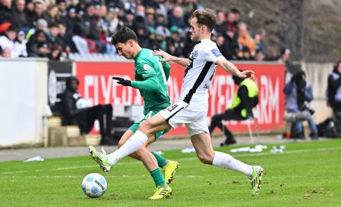 14 02 2025 Soccer season 2024 2025 2 Soccer Bundesliga 22 Matchday SV Elversberg SpVgg Greuther Fürth Kleeblatt Sportfoto Zink xwoxzix DFL regulations prohibit any use of photographs as image sequences and or quasi video only for editorial use Marco Meyerhöfer Meyerhoefer 18, SpVgg Greuther Fürth Tom Zimmerschied 29, SV Elversberg