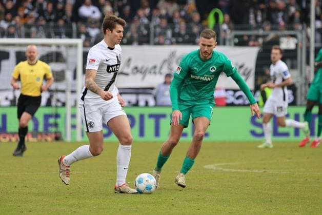 15 02 2025, Football, Men, 2 Bundesliga, Season 2024 2025, SV 07 Elversberg SpVgg Greuther Fürth, Maximilian Rohr SV 07 Elversberg , Dennis Srbeny SpVgg Greuther Fürth Elversberg Ursapharm Arena an der Kaiserlinde Saarland Germany EN Copyright: xSebastianxBachx