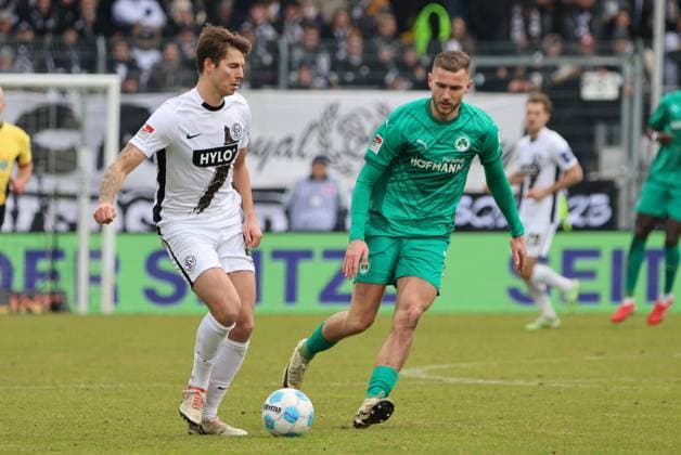 15 02 2025, Football, Men, 2 Bundesliga, Season 2024 2025, SV 07 Elversberg SpVgg Greuther Fürth, Maximilian Rohr SV 07 Elversberg , Dennis Srbeny SpVgg Greuther Fürth Elversberg Ursapharm Arena an der Kaiserlinde Saarland Germany EN Copyright: xSebastianxBachx