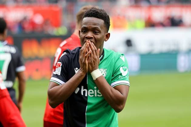15 02 2025, xmohx, Soccer 2 Bundesliga, 1 FC Kaiserslautern Hannover 96 v l Rabbi Matondo Hannover 96 Disappointed, sad, frustrated DFL DFB REGULATIONS PROHIBIT ANY USE OF PHOTOGRAPHS as IMAGE SEQUENCES and or QUASI VIDEO Kaiserslautern