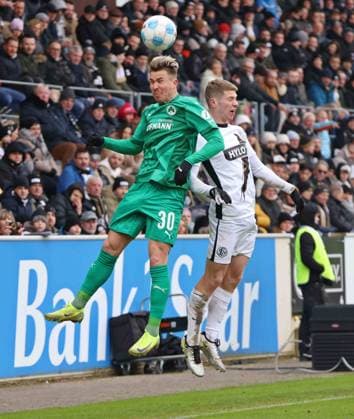 15 02 2025, Football, Men, 2 Bundesliga, Season 2024 2025, SV 07 Elversberg SpVgg Greuther Fürth, Felix Klaus SpVgg Greuther Fürth Elias Baum SV 07 Elversberg Elversberg Ursapharm Arena an der Kaiserlinde Saarland Germany EN Copyright: xSebastianxBachx