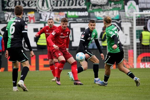 15 02 2025, xmohx, Soccer 2 Bundesliga, 1 FC Kaiserslautern Hannover 96 v l DFL DFB REGULATIONS PROHIBIT ANY USE OF PHOTOGRAPHS as IMAGE SEQUENCES and or QUASI VIDEO Kaiserslautern