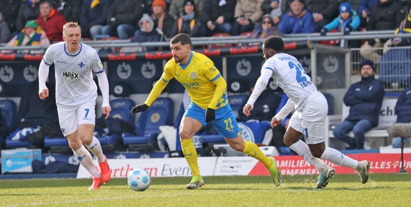 Eintracht BS vs SV Darmstadt 98 Braunschweig, 15 02 2025, Football, Season 24 25, 2 Bundesliga, 22 Matchday, Eintracht Braunschweig vs SV Darmstadt 98, Picture shows Fabio Di Michele Sanchez BTSV, 22 Braunschweig