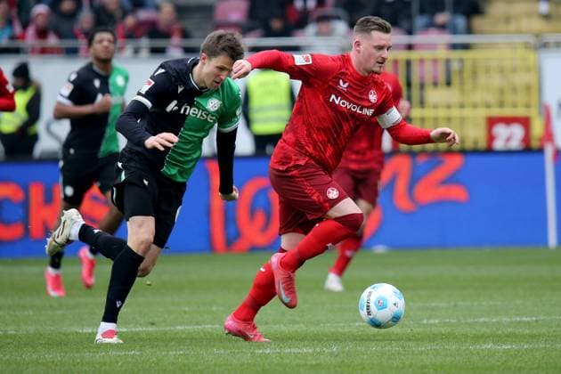15 02 2025, xmohx, Fußball 2 Bundesliga, 1 FC Kaiserslautern Hannover 96 v l Fabian Kunze Hannover 96 Marlon Ritter 1 FC Kaiserslautern Zweikampf, Aktion, action, battle for the ball DFL DFB REGULATIONS PROHIBIT ANY USE OF PHOTOGRAPHS as IMAGE SEQUENCES and or QUASI VIDEO Kaiserslautern