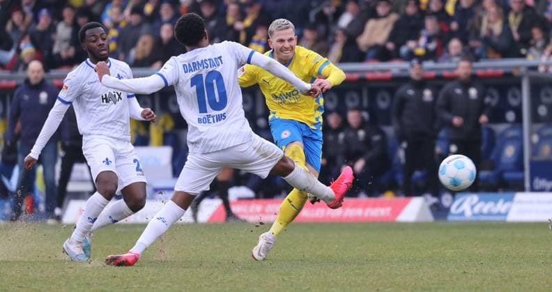 Eintracht BS vs SV Darmstadt 98 Braunschweig, 15 02 2025, Football, Season 24 25, 2 Bundesliga, 22 Matchday, Eintracht Braunschweig vs SV Darmstadt 98, Picture shows Lino Tempelmann BTSV, 20 Braunschweig
