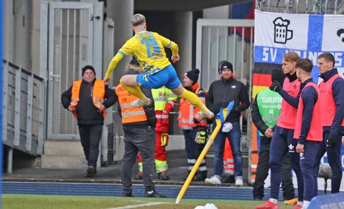 Eintracht BS vs SV Darmstadt 98 Braunschweig, 15 02 2025, Soccer, Season 24 25, 2 Bundesliga, 22 Matchday, Eintracht Braunschweig vs SV Darmstadt 98, Picture shows Eintracht celebrating the 1 0 goal by Lino Tempelmann BTSV, 20 Braunschweig