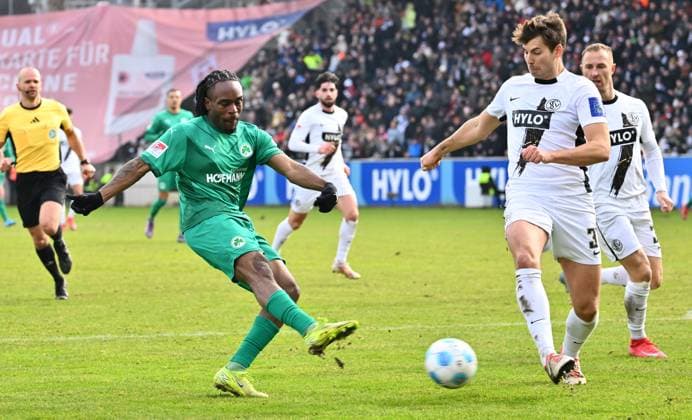 14 02 2025 Soccer season 2024 2025 2 Soccer Bundesliga 22 Matchday SV Elversberg SpVgg Greuther Fürth Kleeblatt Sportfoto Zink xwoxzix DFL regulations prohibit any use of photographs as image sequences and or quasi video only for editorial use Noel Futkeu 9, SpVgg Greuther Fürth Maximilian Rohr 31, SV Elversberg