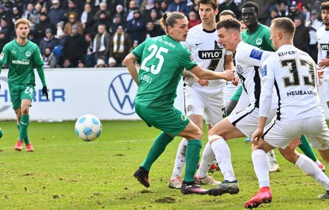 14 02 2025 Soccer season 2024 2025 2 Soccer Bundesliga 22 Matchday SV Elversberg SpVgg Greuther Fürth Kleeblatt Sportfoto Zink xwoxzix DFL regulations prohibit any use of photographs as image sequences and or quasi video only for editorial use Noah Loosli 25, SpVgg Greuther Fürth Fisnik Asllani 10, SV Elversberg
