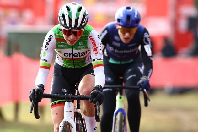 Dutch Inge van der Heijden and Dutch Lucinda Brand pictured during the women s elite race of the cyclocross cycling event, race 7 7 in the Exact Cross competition, Saturday 15 February 2025 in Sint-Niklaas. DAVIDxPINTENS  x112504174x