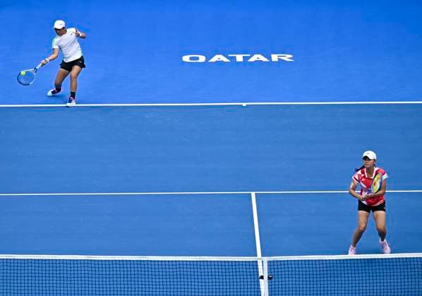 WTA, Tennis Damen QATAR OPEN TENNIS TOURNAMENT DOUBLES FINAL Xinyu Jiang of China Fang-Hsien Wu of Chinese Taipei compete during the doubles final agains Sara Errani Jasmine Paolini of Italy at the WTA Qatar TotalEnergies Open 2025 tennis tournament at the Khalifa International Tennis Complex in Doha, Qatar, on February 15, 2025. DOHA Qatar Copyright: xNOUSHADx