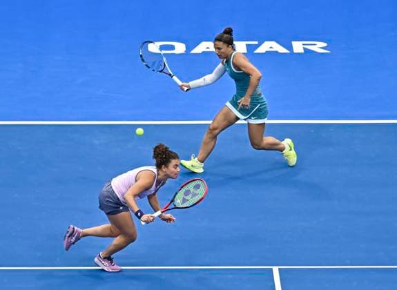 WTA, Tennis Damen QATAR OPEN TENNIS TOURNAMENT DOUBLES FINAL Sara Errani Jasmine Paolini of Italy compete during the doubles final againsXinyu Jiang of China Fang-Hsien Wu of Chinese Taipei at the WTA Qatar TotalEnergies Open 2025 tennis tournament at the Khalifa International Tennis Complex in Doha, Qatar, on February 15, 2025. DOHA Qatar Copyright: xNOUSHADx