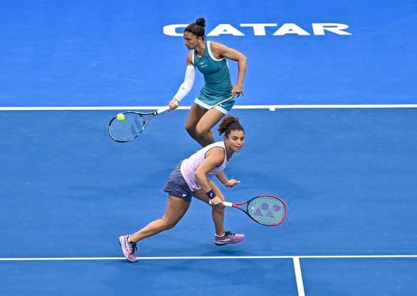 WTA, Tennis Damen QATAR OPEN TENNIS TOURNAMENT DOUBLES FINAL Sara Errani Jasmine Paolini of Italy compete during the doubles final againsXinyu Jiang of China Fang-Hsien Wu of Chinese Taipei at the WTA Qatar TotalEnergies Open 2025 tennis tournament at the Khalifa International Tennis Complex in Doha, Qatar, on February 15, 2025. DOHA Qatar Copyright: xNOUSHADx