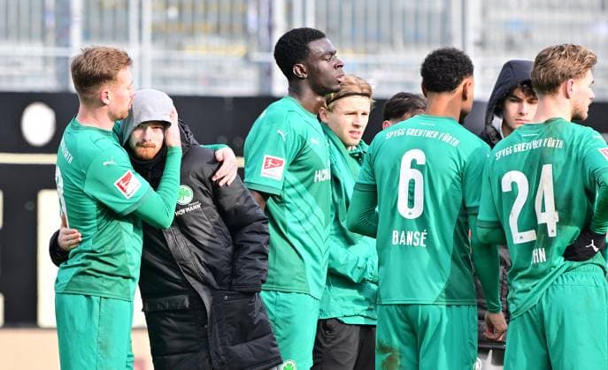 15 02 2025 Soccer Season 2024 2025 2 Soccer Bundesliga 22 Matchday SV Elversberg SpVgg Greuther Fürth Kleeblatt Sportfoto Zink MeZi xmexzix DFL regulations prohibit any use of photographs as image sequences and or quasi video only for editorial use Marco Meyerhöfer Meyerhoefer 18, SpVgg Greuther Fürth Jomaine Consbruch 14, SpVgg Greuther Fürth Joshua Quarshie 15, SpVgg Greuther Fürth Philipp Müller 36, SpVgg Greuther Fürth Sacha Banse Bansé 6, SpVgg Greuther Fürth Reno Münz Muenz 5, SpVgg Greuther Fürth Marco John 24, SpVgg Greuther Fürth disappointed Disappointment after the end of the match