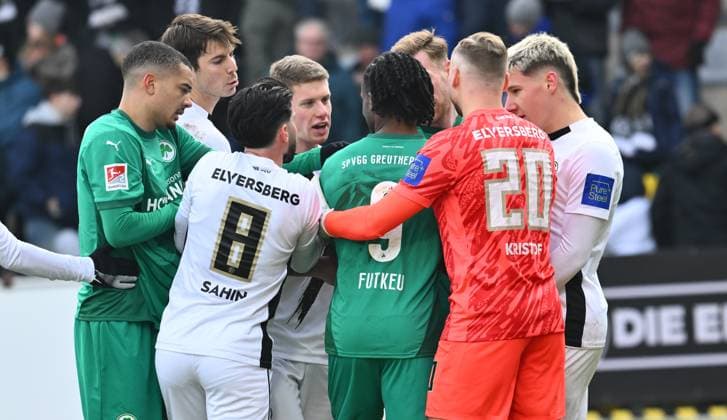 14 02 2025 Fußball Saison 2024 2025 2 Fußball Bundesliga 22 Spieltag SV Elversberg SpVgg Greuther Fürth Kleeblatt Sportfoto Zink xwoxzix DFL regulations prohibit any use of photographs as image sequences and or quasi video only for editorial use Maximilian Solomon Dietz 33, SpVgg Greuther Fürth Maximilian Rohr 31, SV Elversberg Semih Sahin 8, SV Elversberg Noel Futkeu 9, SpVgg Greuther Fürth Nicolas Kristof 20, SV Elversberg Lukas Pinckert 19, SV Elversberg short discussion argument after the end of the match