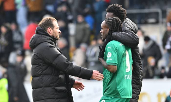 14 02 2025 Soccer Season 2024 2025 2 Soccer Bundesliga 22 Matchday SV Elversberg SpVgg Greuther Fürth Kleeblatt Sportfoto Zink xwoxzix DFL regulations prohibit any use of photographs as image sequences and or quasi video only for editorial use Jan Siewert Trainer SpVgg Greuther Fürth Noel Futkeu 9, SpVgg Greuther Fürth Gideon Jung 23, SpVgg Greuther Fürth disappointed Disappointment after the end of the match