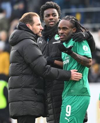 14 02 2025 Soccer Season 2024 2025 2 Soccer Bundesliga 22 Matchday SV Elversberg SpVgg Greuther Fürth Kleeblatt Sportfoto Zink xwoxzix DFL regulations prohibit any use of photographs as image sequences and or quasi video only for editorial use Jan Siewert Trainer SpVgg Greuther Fürth Gideon Jung 23, SpVgg Greuther Fürth Noel Futkeu 9, SpVgg Greuther Fürth disappointed Disappointment after the end of the match