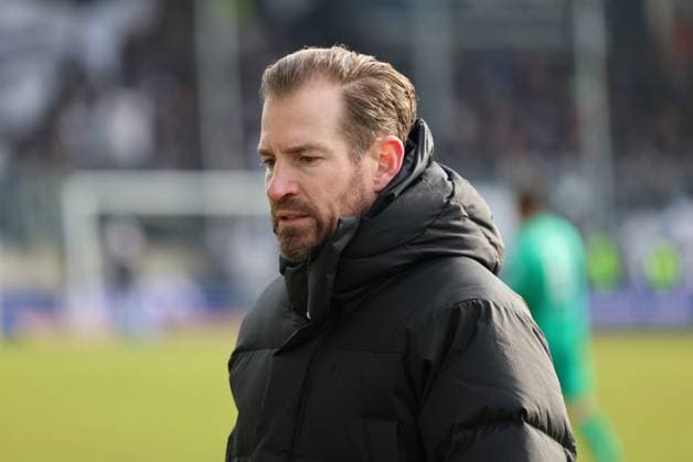 15 02 2025, Football, Men, 2 Bundesliga, Season 2024 2025, SV 07 Elversberg SpVgg Greuther Fürth, Coach Jan Siewert SpVgg Greuther Fürth Elversberg Ursapharm Arena an der Kaiserlinde Saarland Germany EN Copyright: xSebastianxBachx
